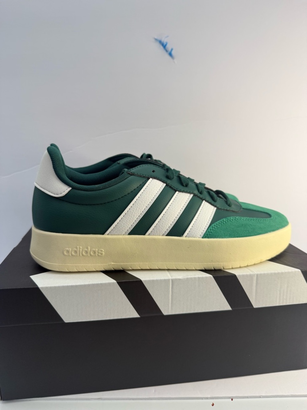 Men’s adidas Barreda j1320 lifestyle collegiate green core white shoes. NWB - Picture 2 of 8